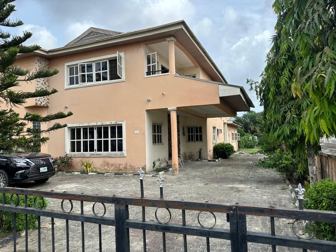 6-Bedroom Fully Detached and Spacious Duplex for Sale at Cooperative Villa, Badore, Lagos State Market Status: Available Type: Detached Duplex Bathrooms: 6 Restrooms: 7 Parking Spaces: 10